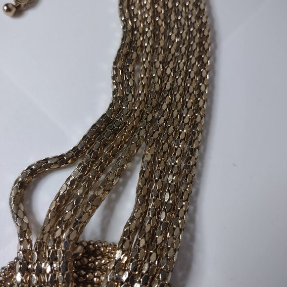 Cute Lightweight Gold Tone Knot Necklace Adjustable 15.5 To 18 Inches Long - Picture 5 of 13